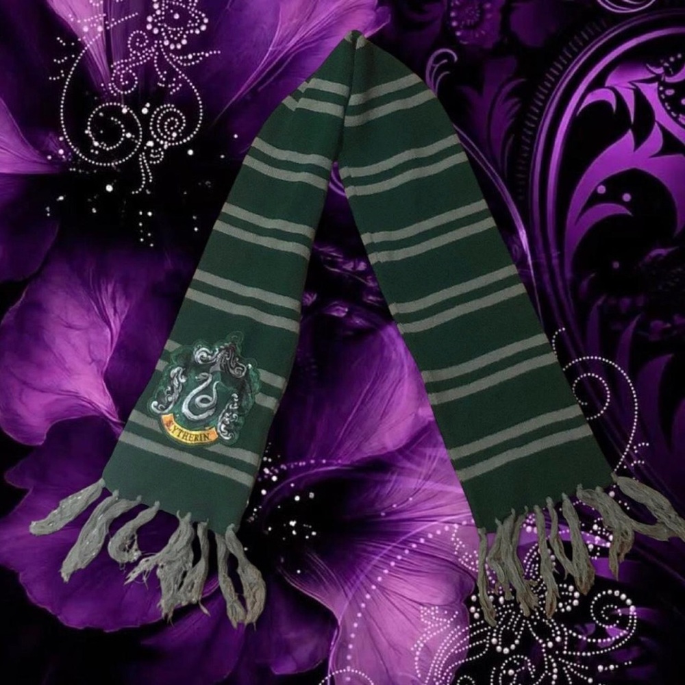 Harry Potter Slytherin scarf